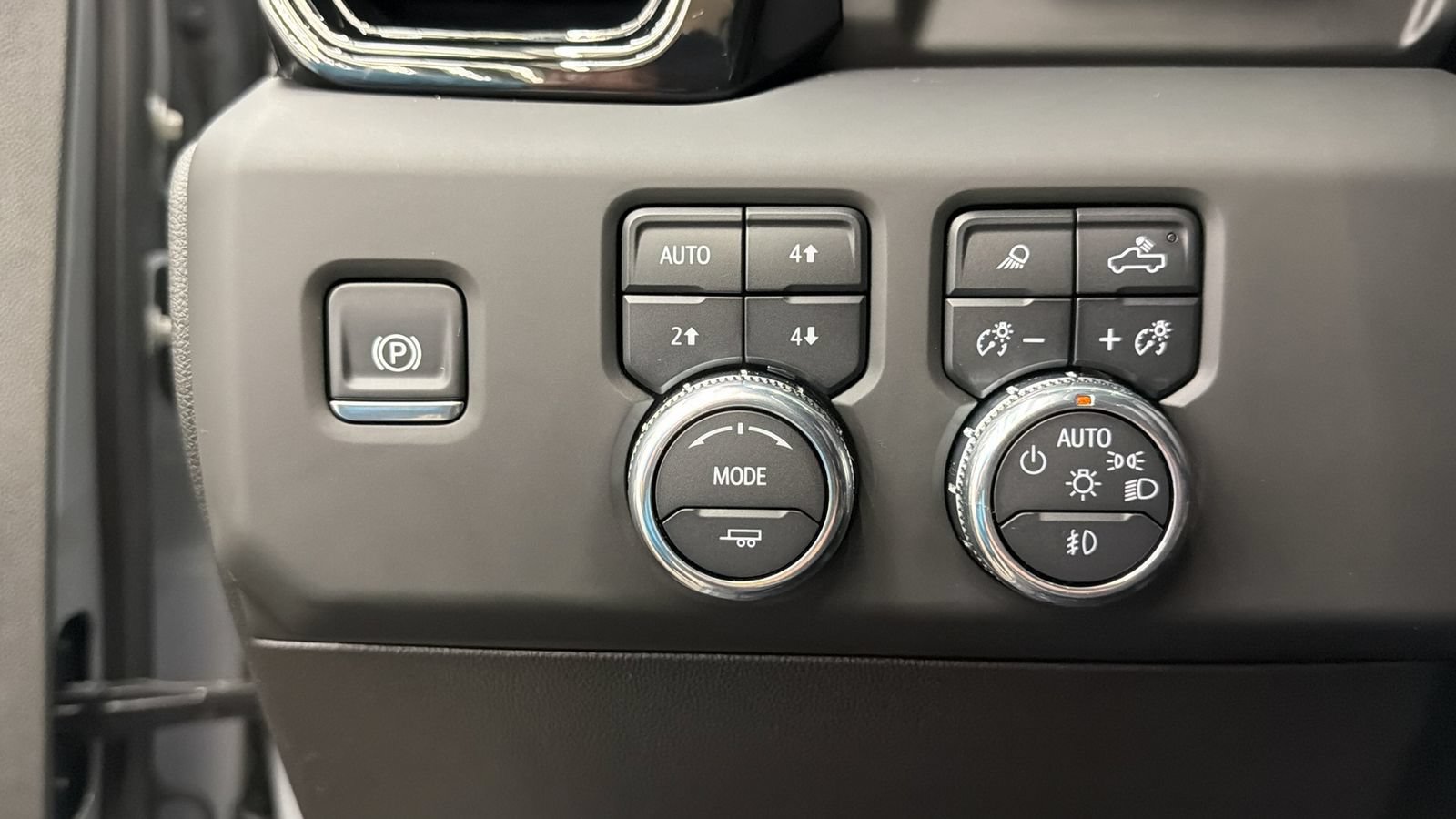 Used 2025 GMC Sierra 2500 AT4X AWD/4WD image 31