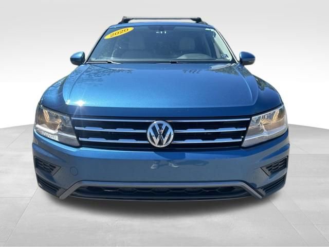 Used 2020 Volkswagen Tiguan SE w/ Panoramic Sunroof Package FWD image 8