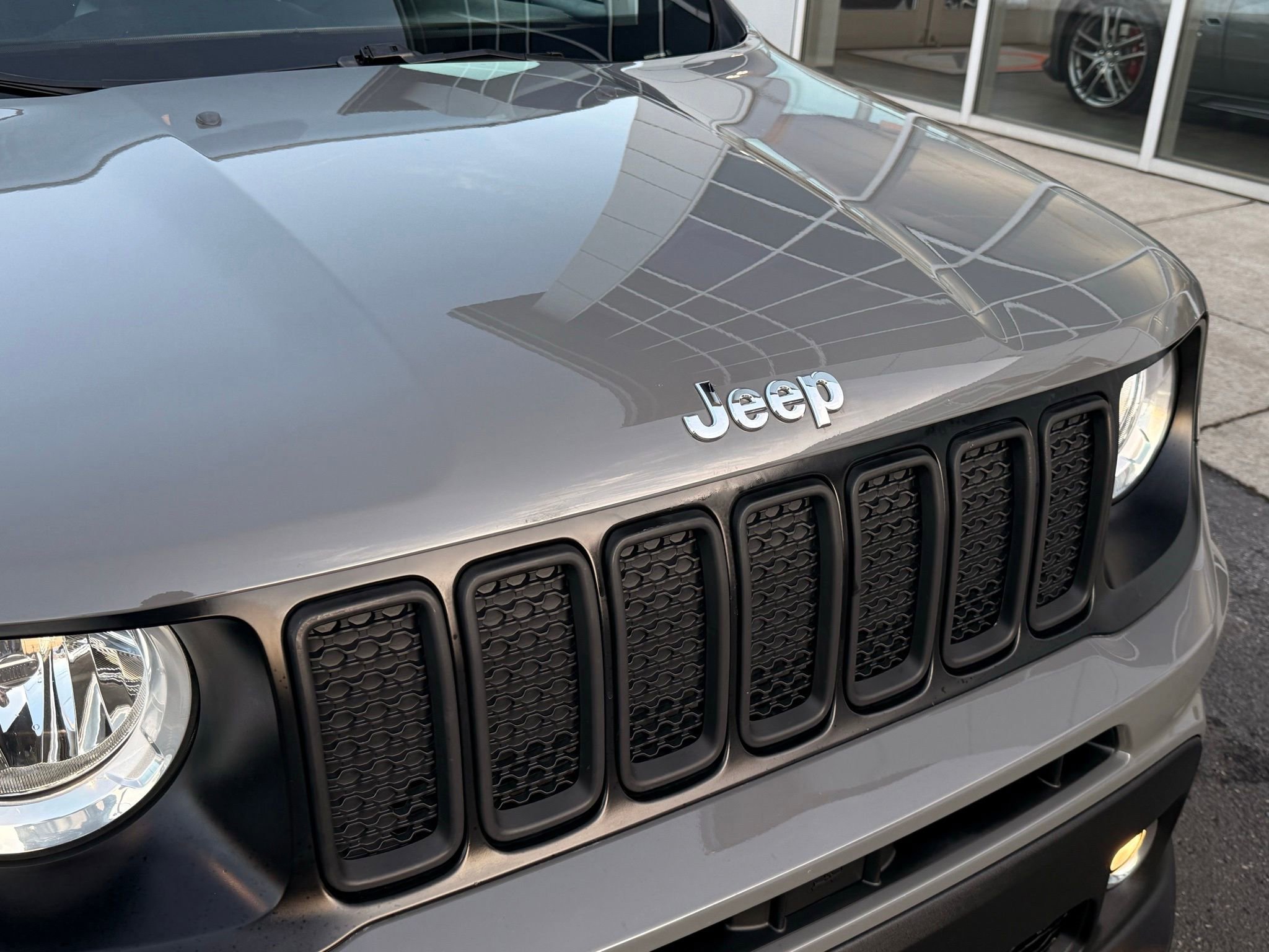Used 2019 Jeep Renegade Latitude w/ Cold Weather Group image 16