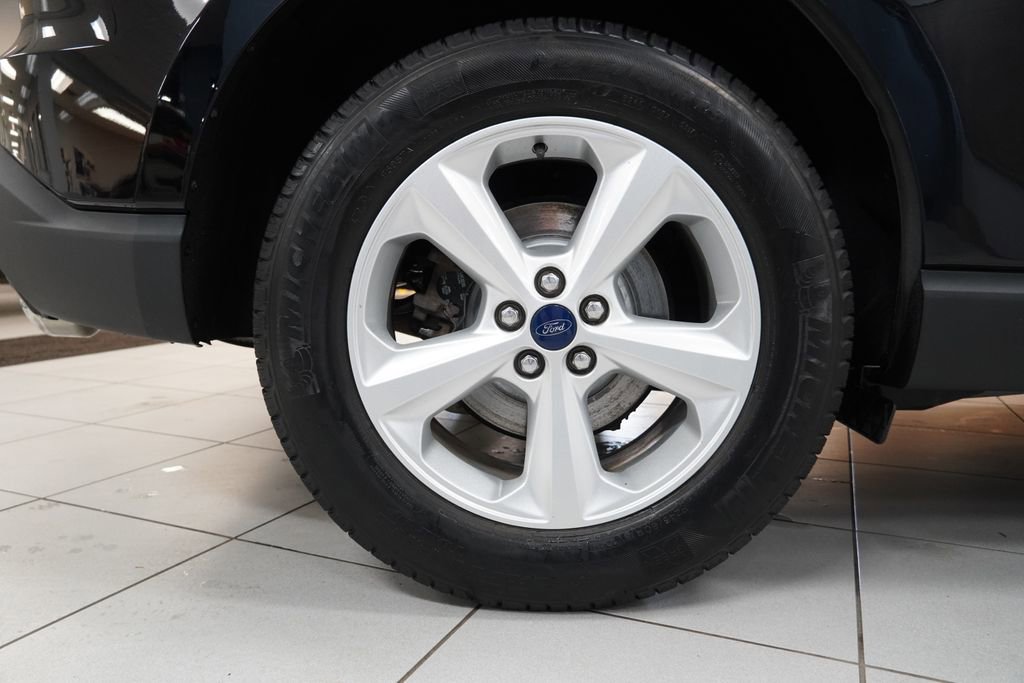 Used 2018 Ford Edge SE image 16