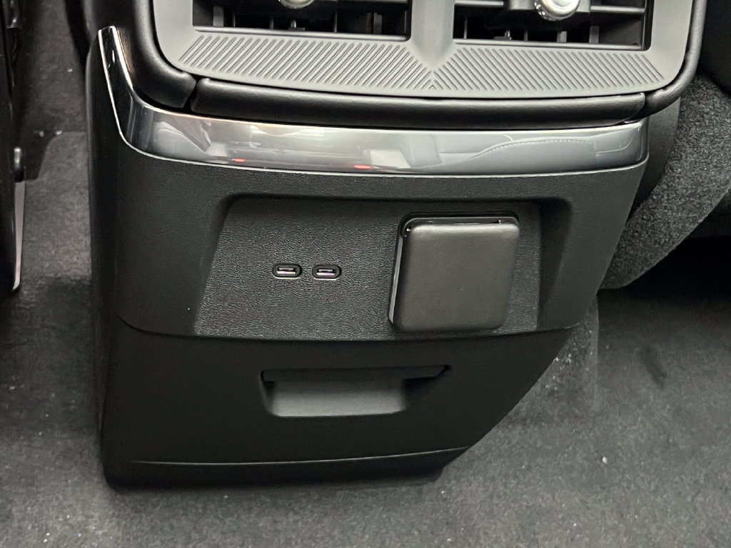 New 2027 Cadillac Vistiq Sport w/ LPO, Floor Liner Package AWD/4WD image 30