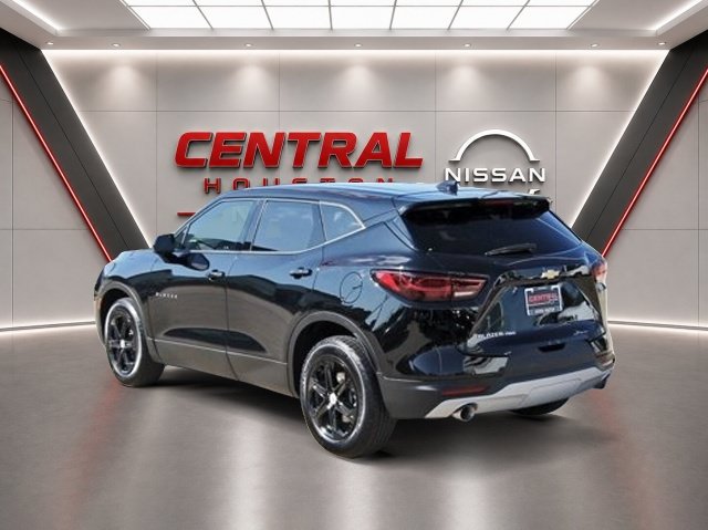 Used 2025 Chevrolet Blazer LT AWD/4WD image 3