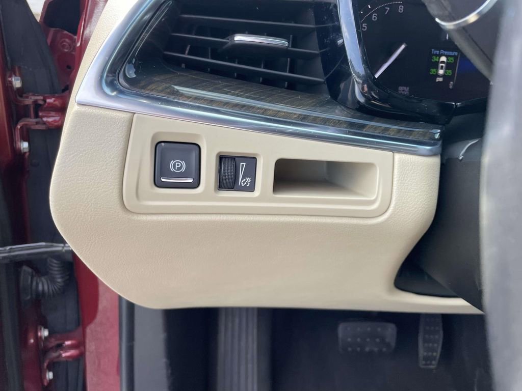 Used 2018 Cadillac XT5 AWD image 21