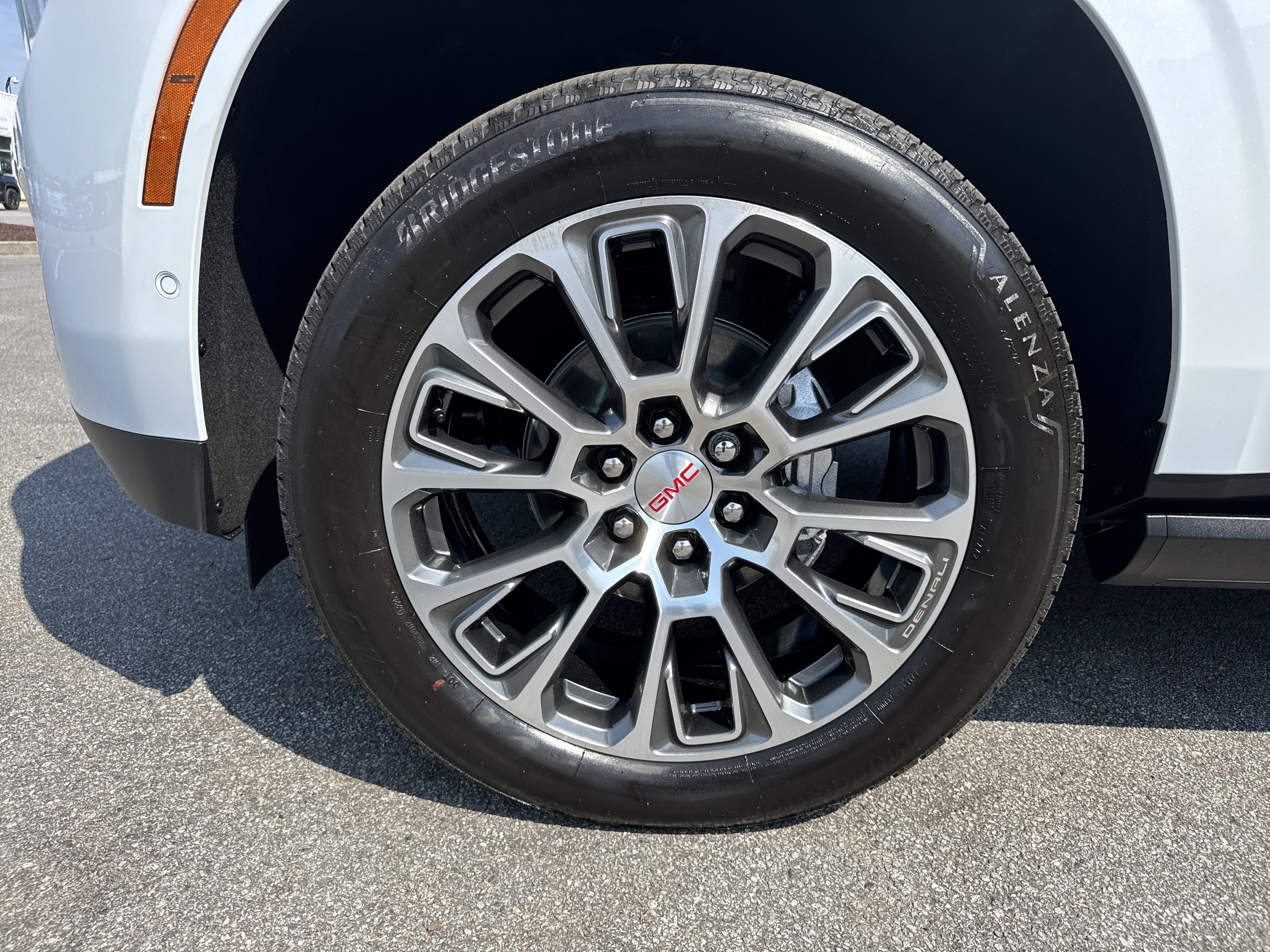 Used 2026 GMC Yukon XL Denali w/ Denali Reserve Package AWD/4WD image 13