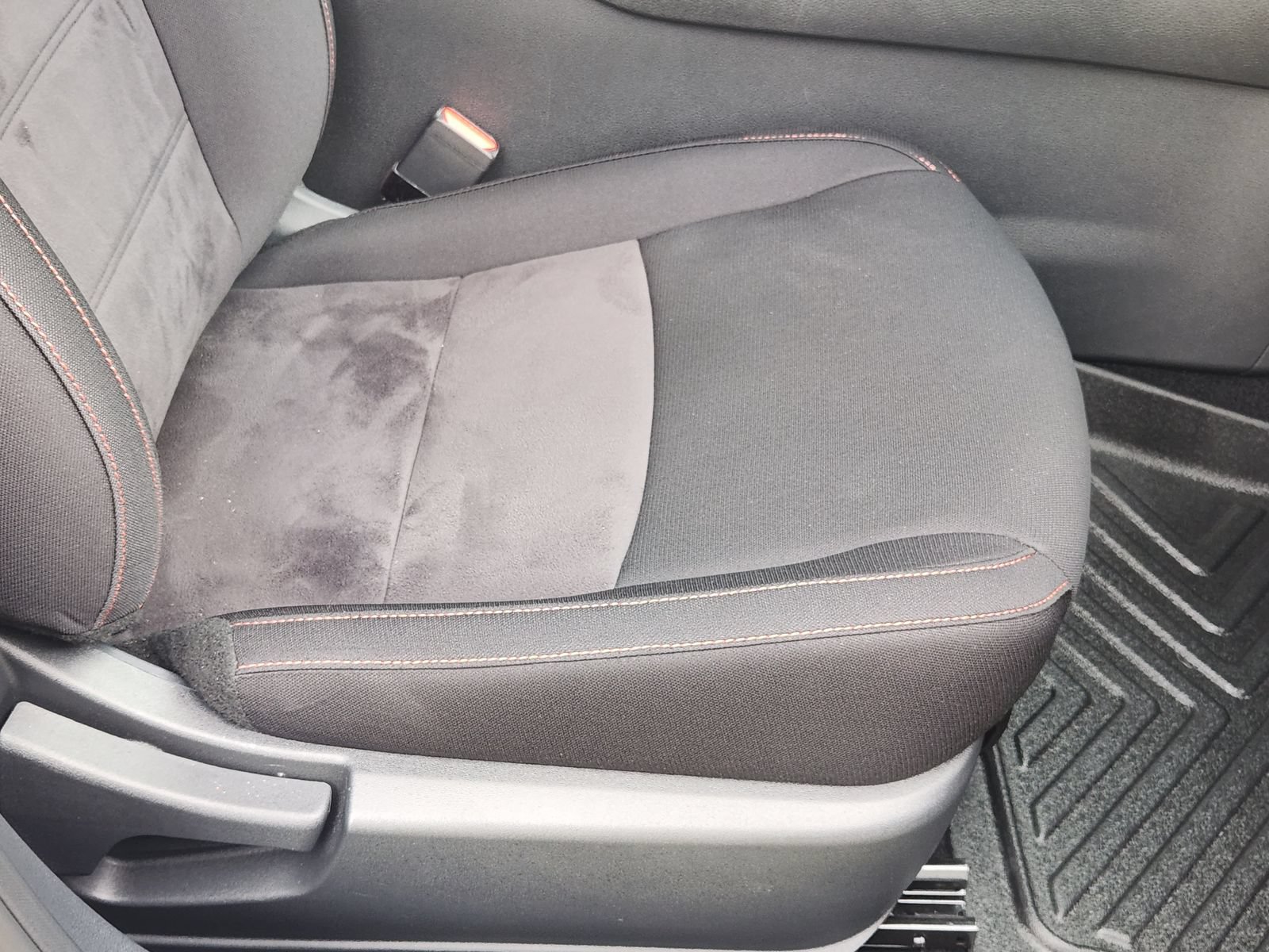 Certified 2025 Nissan Sentra SR FWD image 28