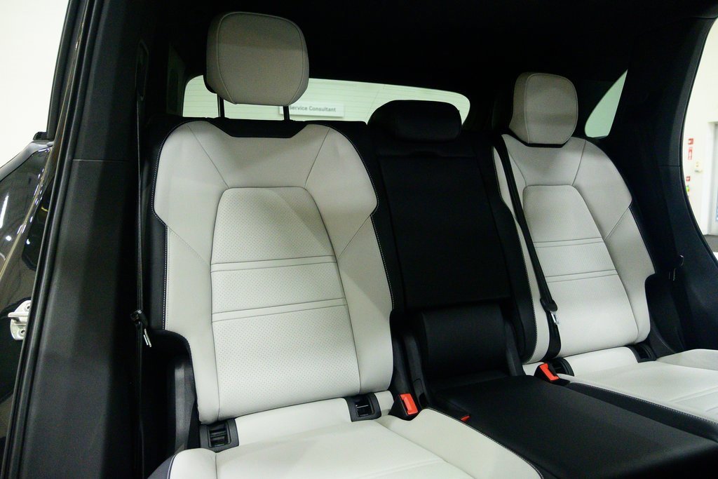 Used 2025 Porsche Cayenne image 15