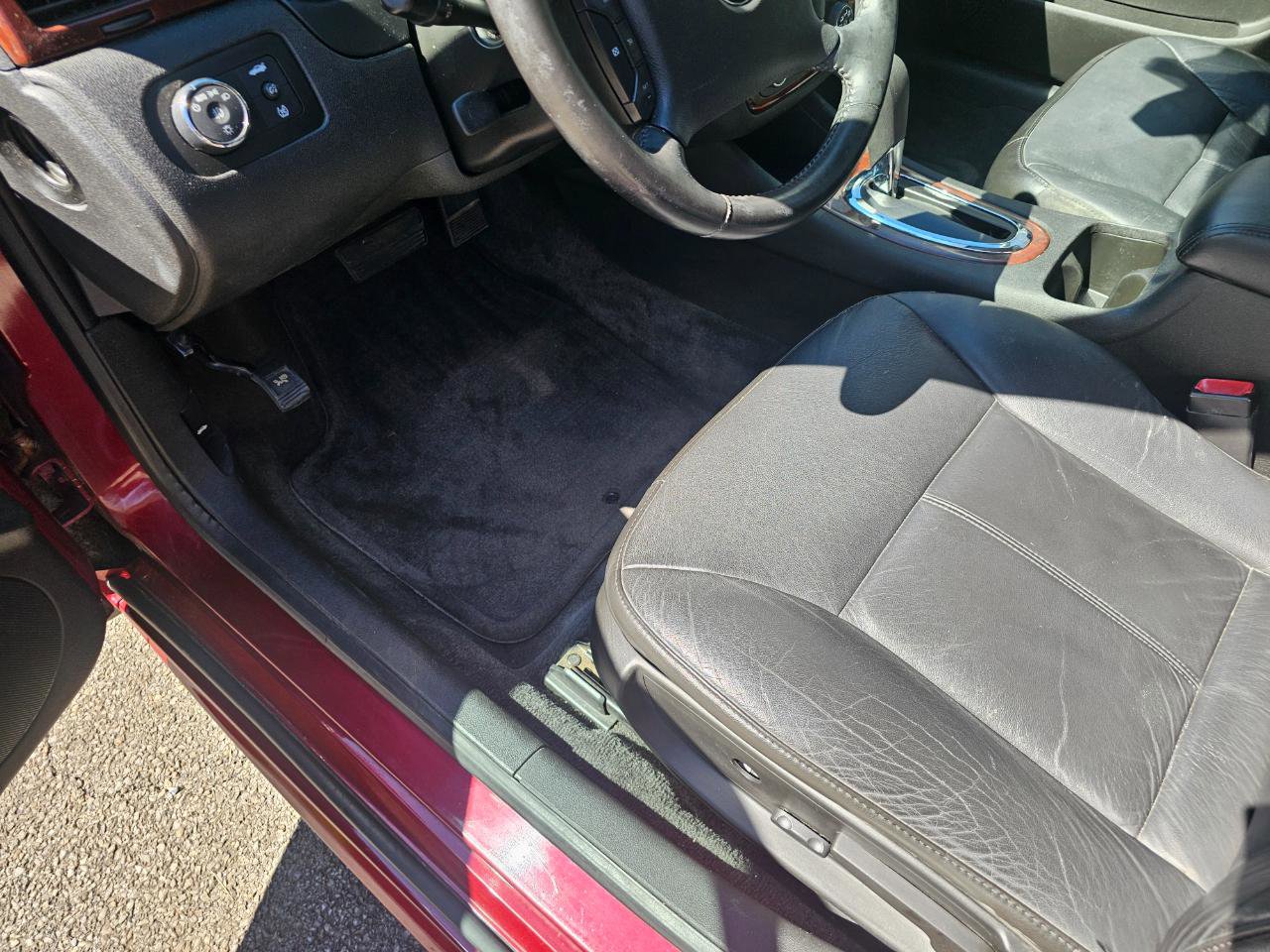 Used 2010 Chevrolet Impala LT w/ Luxury Edition Package FWD image 23