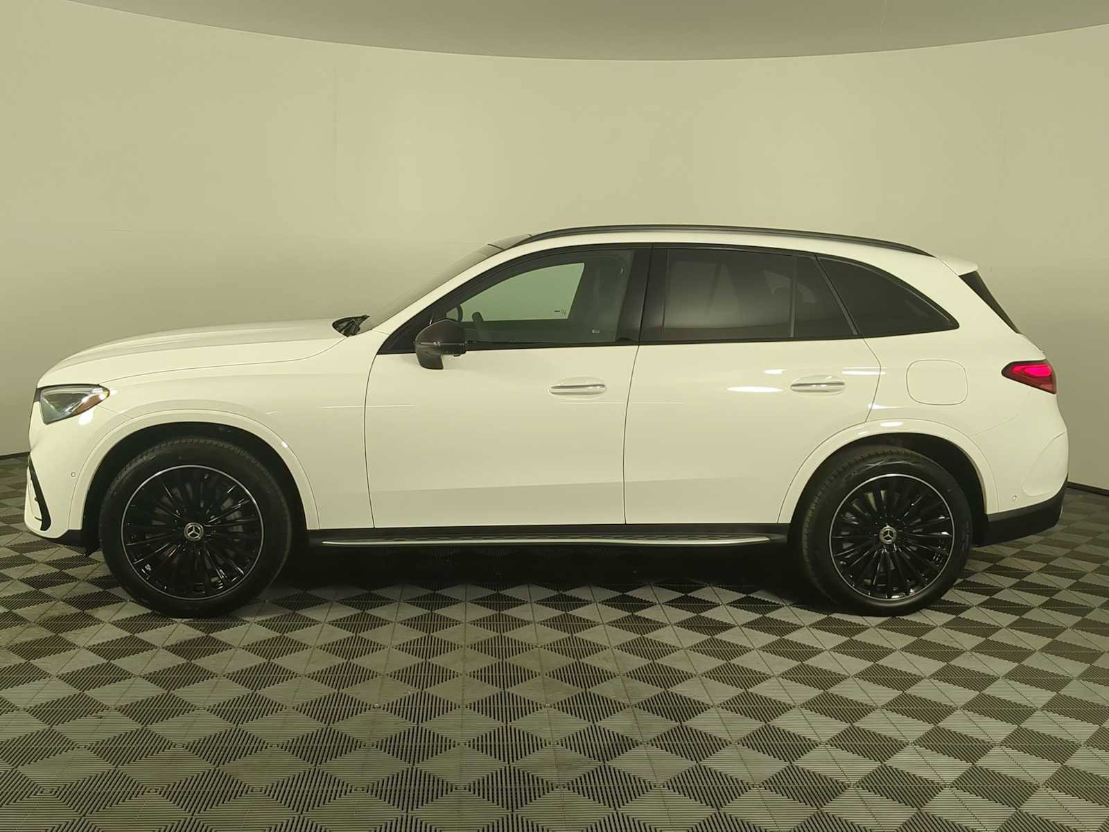 New 2026 Mercedes-Benz GLC 350e 4MATIC image 2