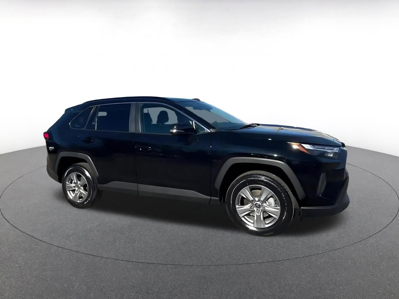 Used 2025 Toyota RAV4 XLE image 2