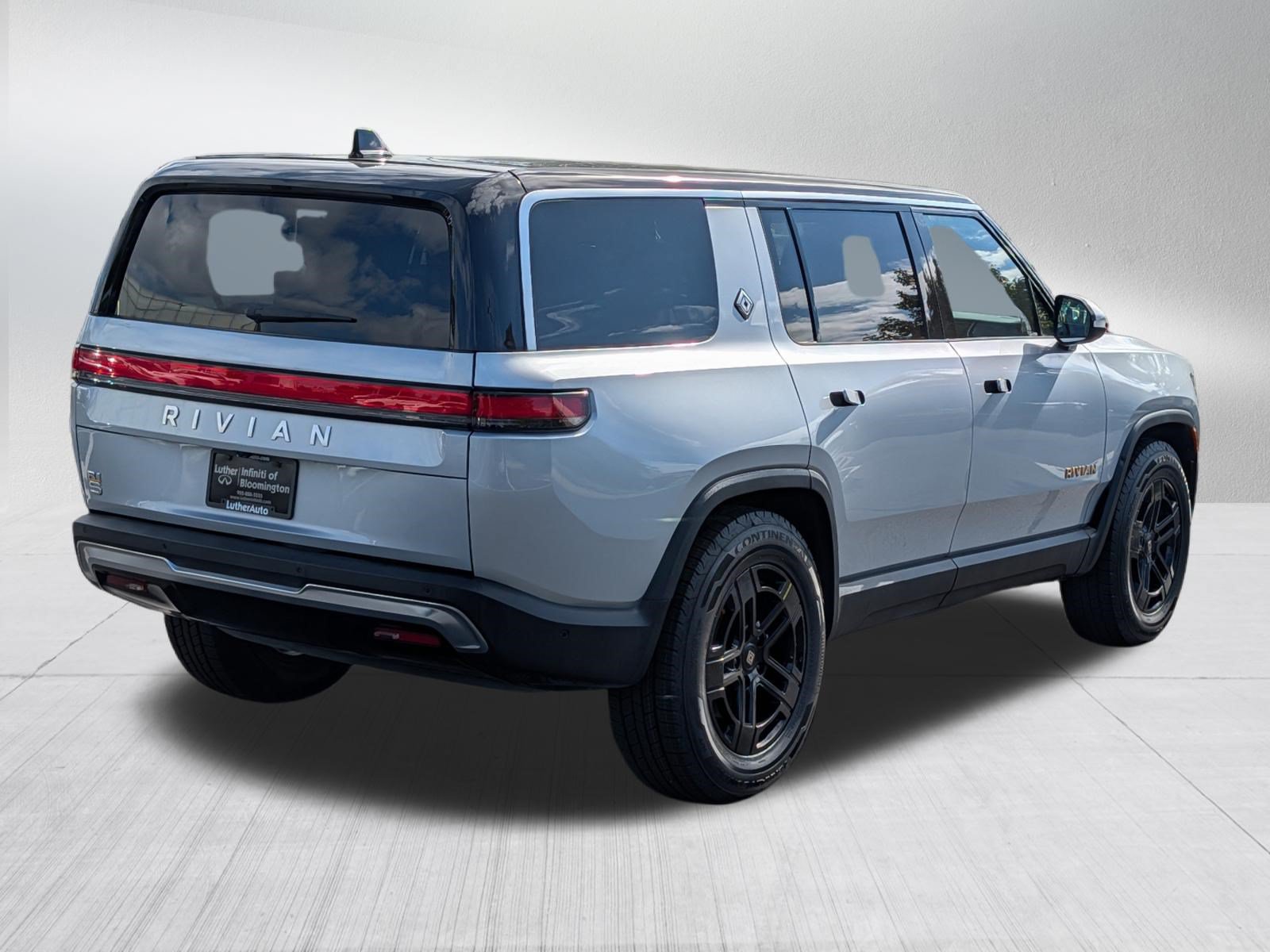 Used 2023 Rivian R1S Adventure Quad AWD/4WD image 7
