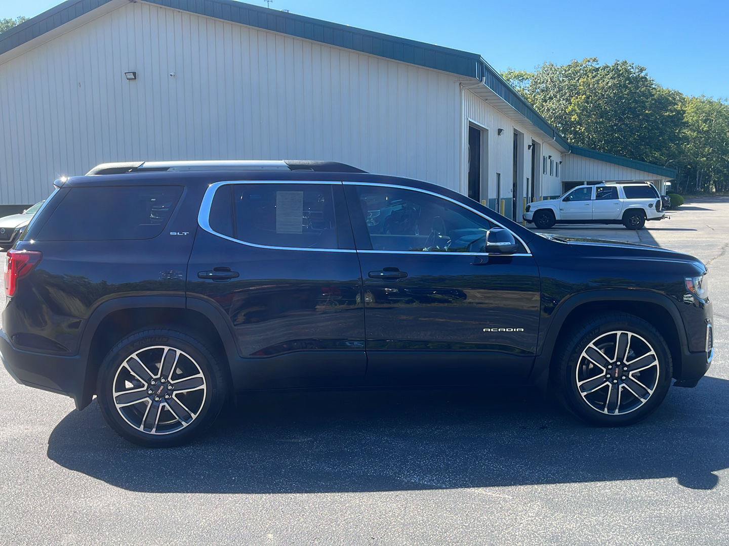 Certified 2021 GMC Acadia SLT w/ Technology Package AWD/4WD image 6
