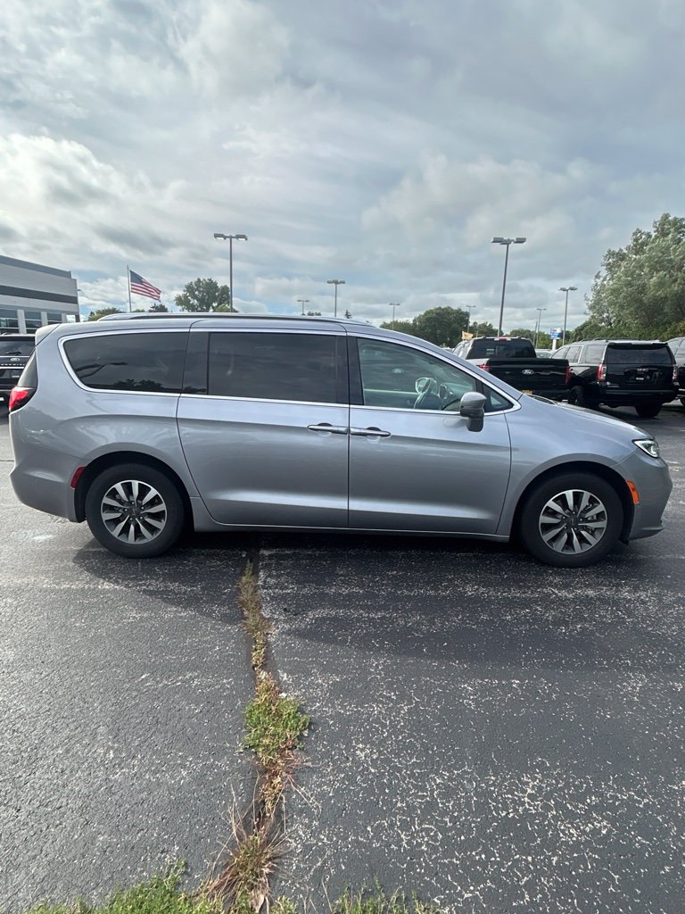 Used 2021 Chrysler Pacifica Touring-L FWD image 20