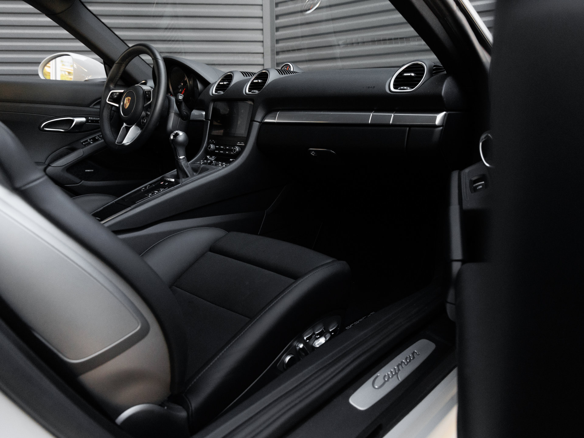 Certified 2025 Porsche 718 Cayman RWD image 33