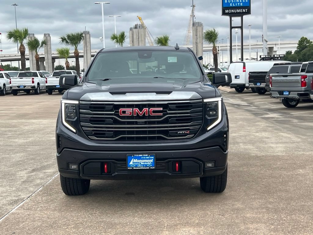 Used 2024 GMC Sierra 1500 AT4 w/ AT4 Preferred Package AWD/4WD image 2