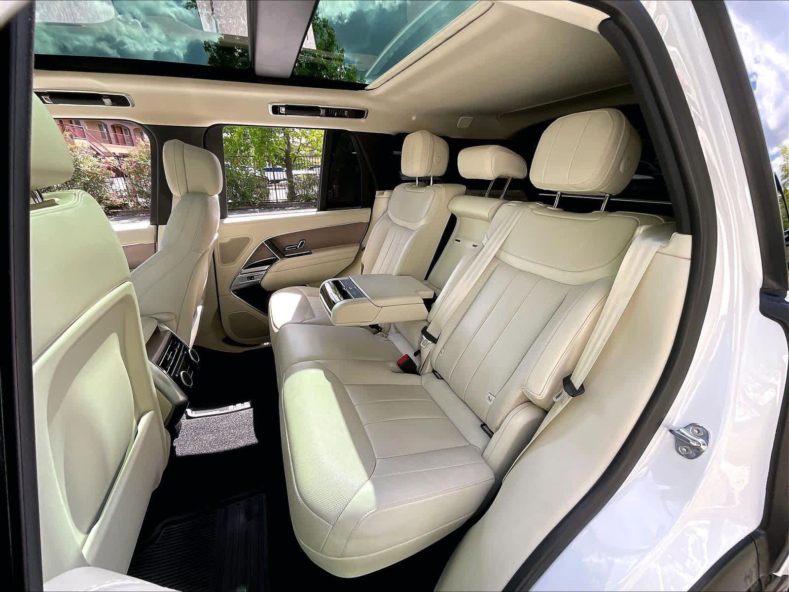 Used 2025 Land Rover Range Rover SE AWD/4WD image 28