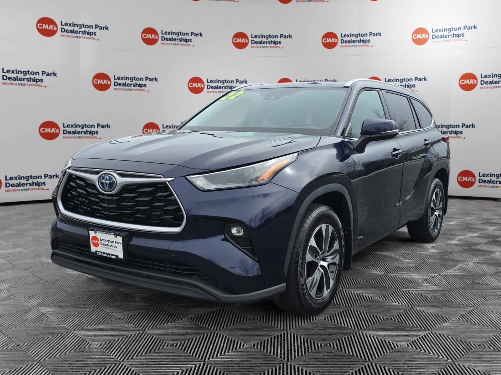 Used 2022 Toyota Highlander XLE image 3