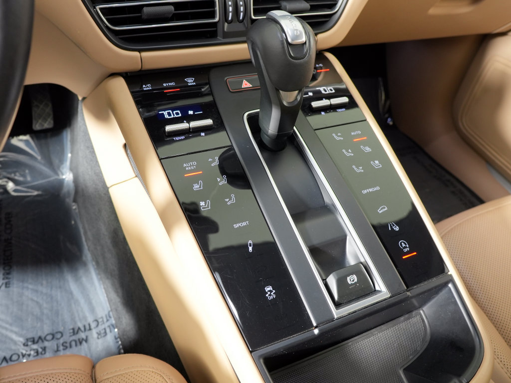 Certified 2023 Porsche Macan S AWD/4WD image 32