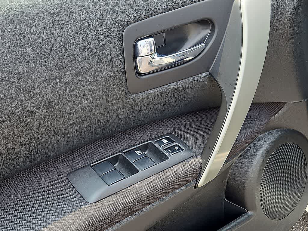 Used 2012 Nissan Rogue SV w/ Premium Pkg AWD/4WD image 11