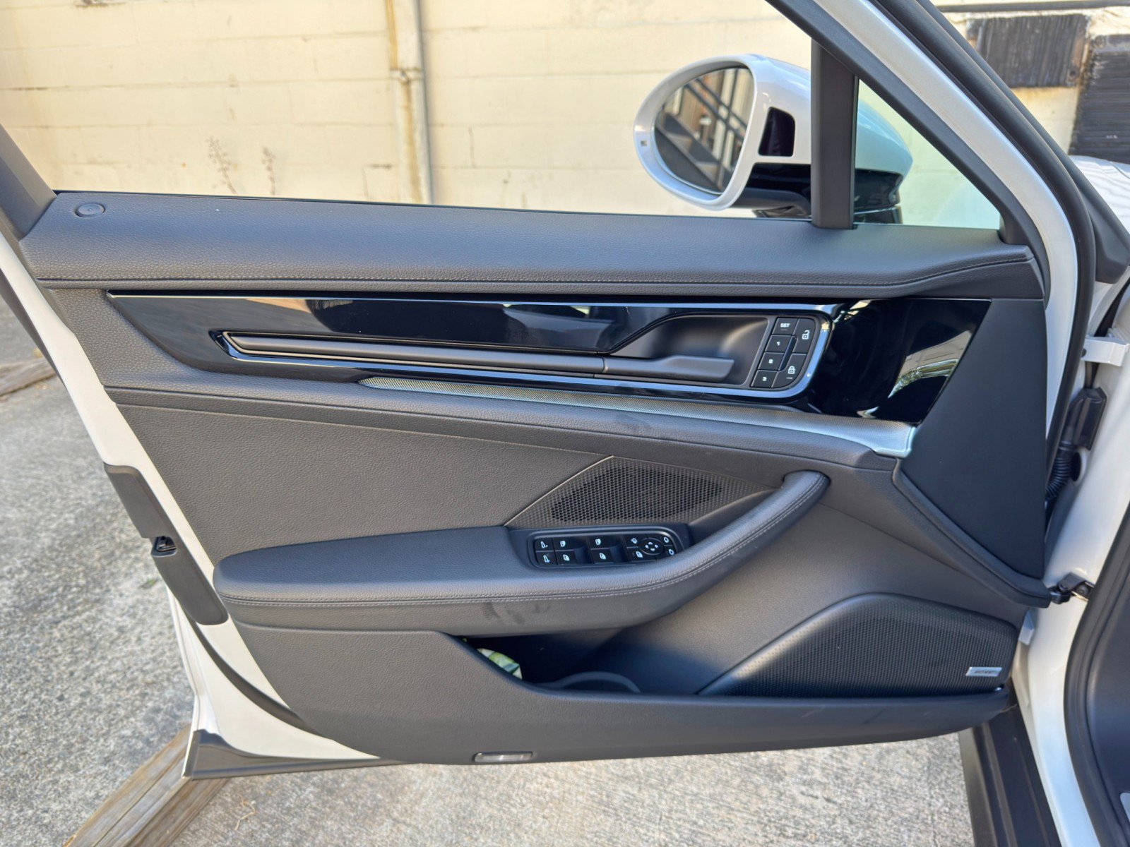Used 2025 Porsche Panamera w/ Premium Package RWD image 45