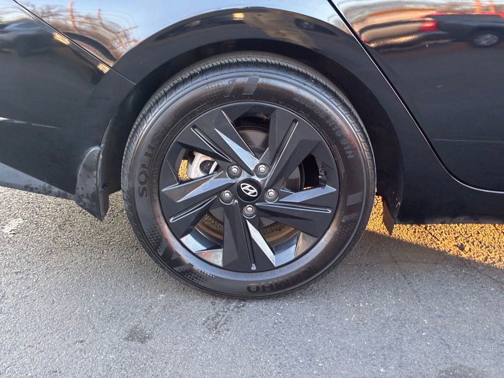 Used 2023 Hyundai Elantra SEL image 44