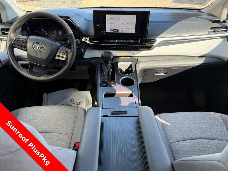 Used 2025 Toyota Sienna LE w/ LE Plus Package image 14