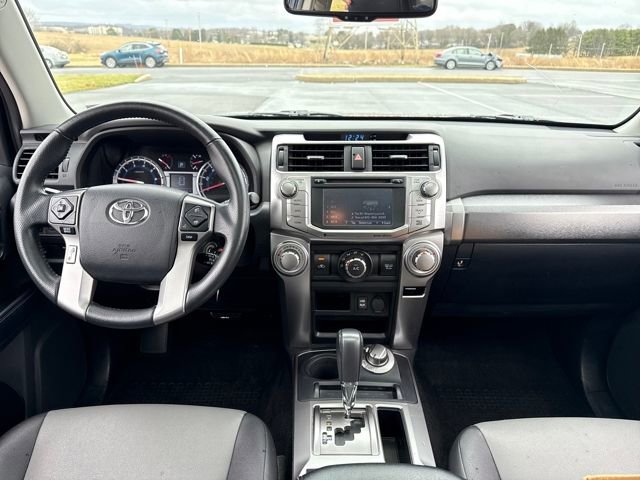 Used 2018 Toyota 4Runner SR5 Premium image 18