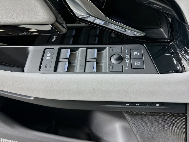 Used 2026 Land Rover Range Rover Evoque S AWD/4WD image 19