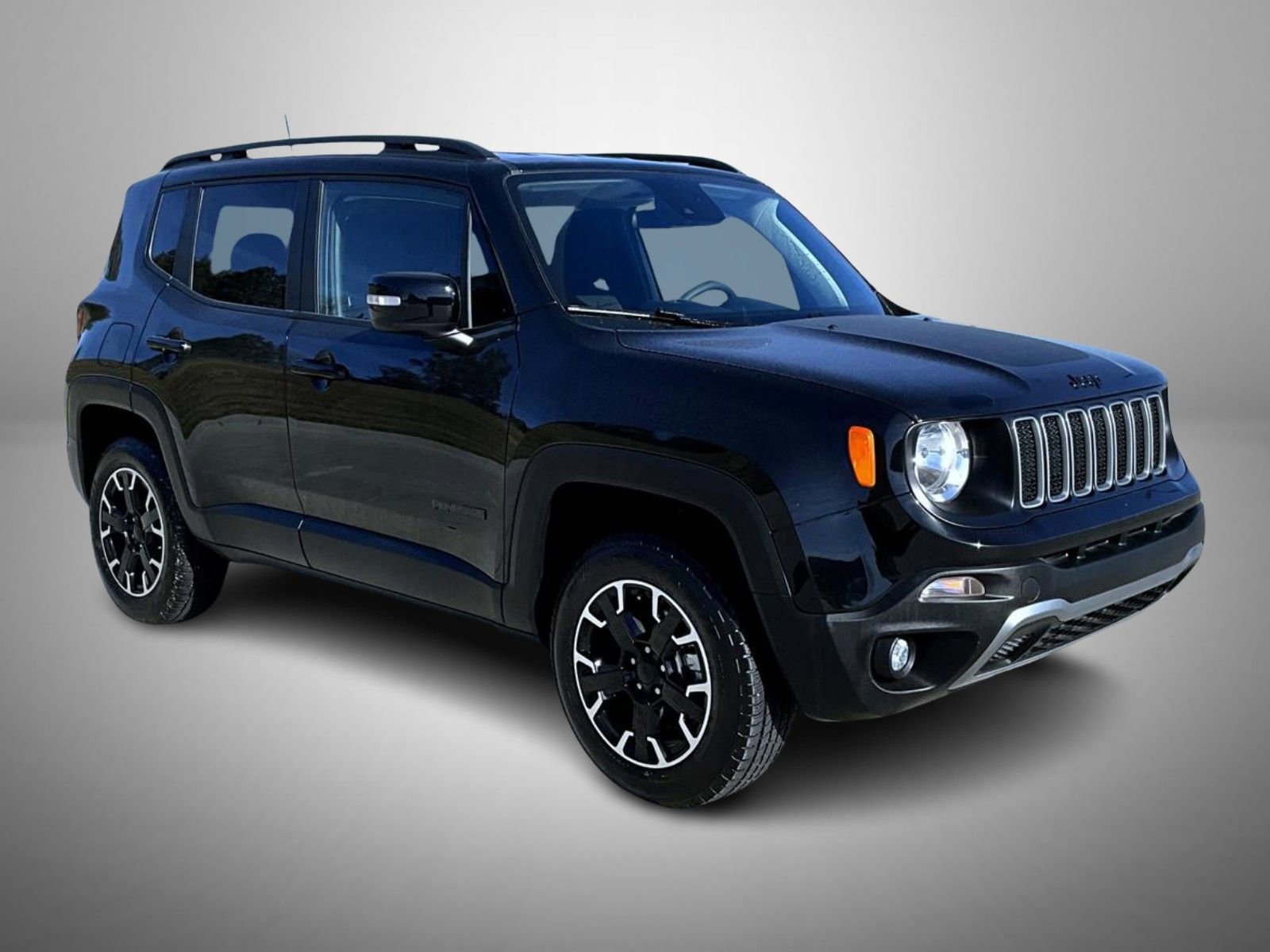 Used 2023 Jeep Renegade Latitude image 3
