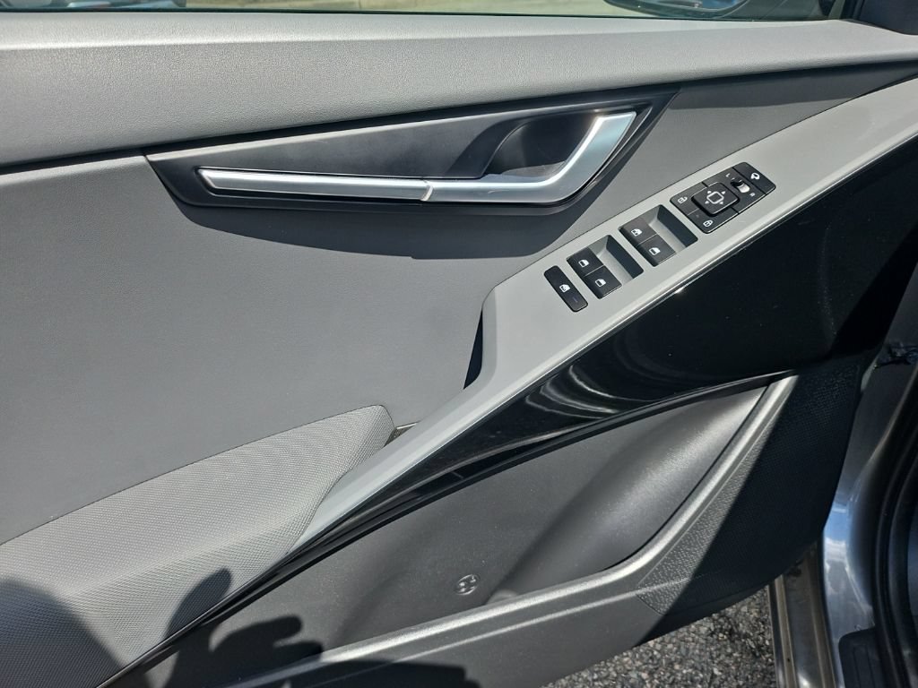 Used 2025 Kia Niro EX Touring FWD image 10