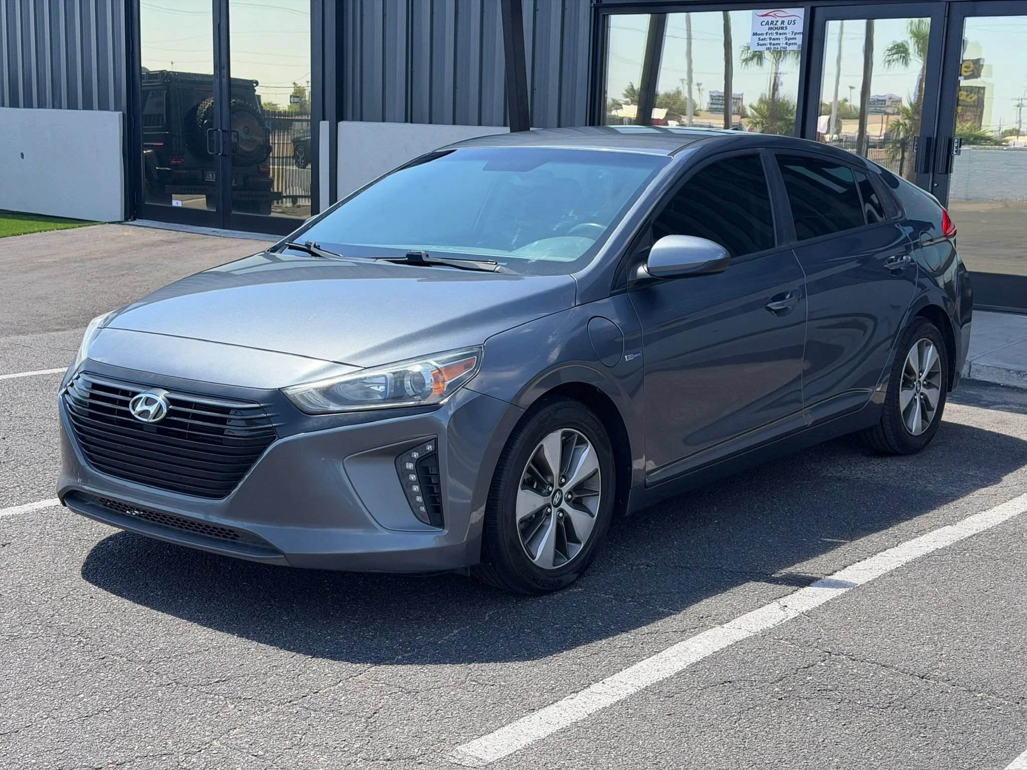 Used 2019 Hyundai Ioniq Plug-In Hybrid FWD image 1