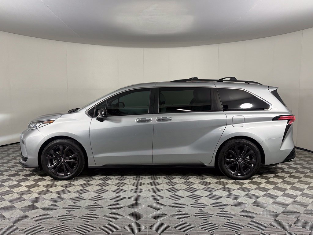 Used 2022 Toyota Sienna XSE w/ XSE Plus Package FWD image 10