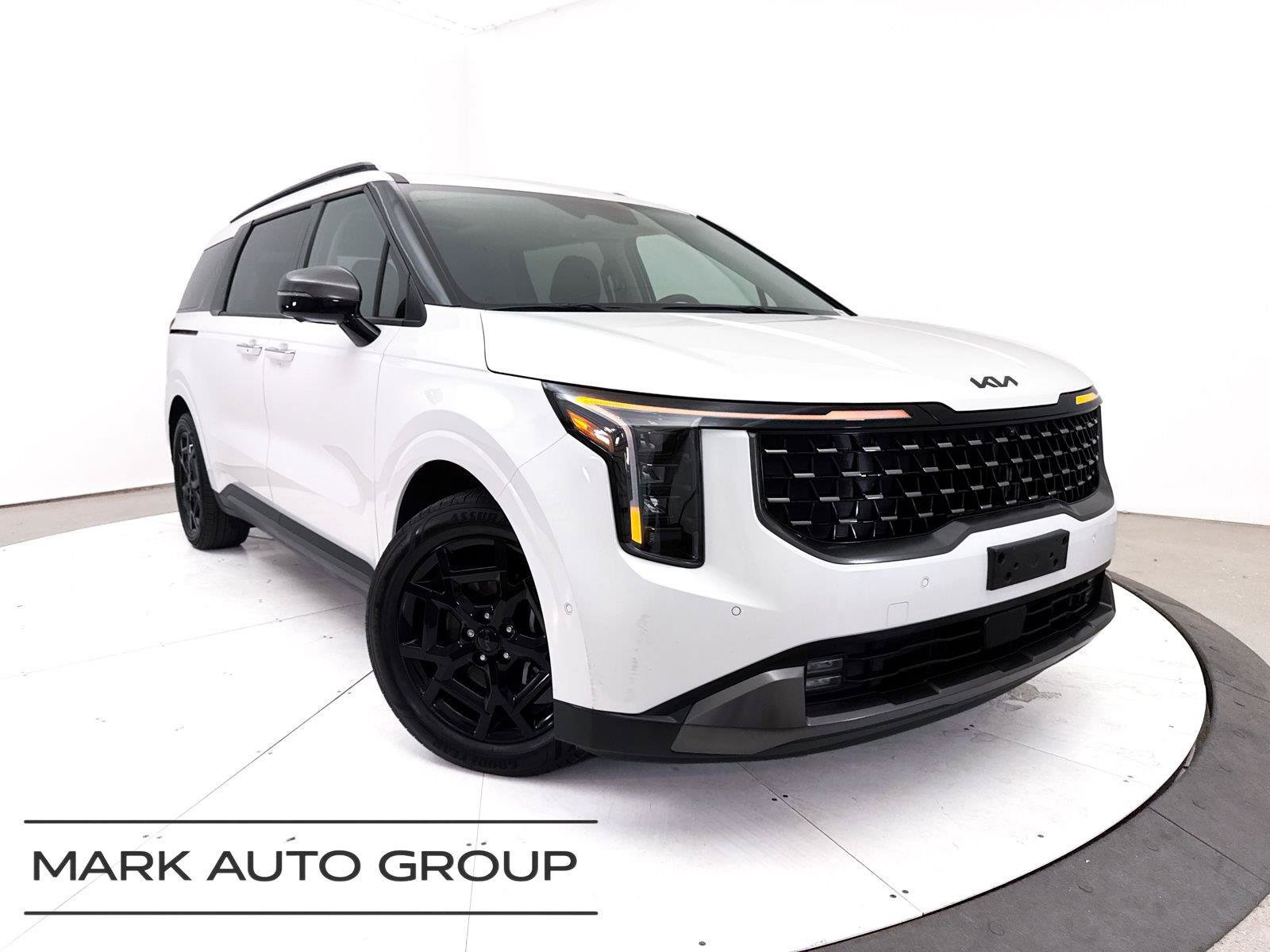 Certified 2025 Kia Carnival SX w/ SX Dark Edition Package FWD image 1