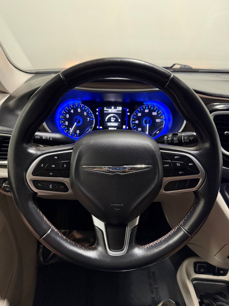 Used 2018 Chrysler Pacifica Touring-L w/ Tire & Wheel Group FWD image 15