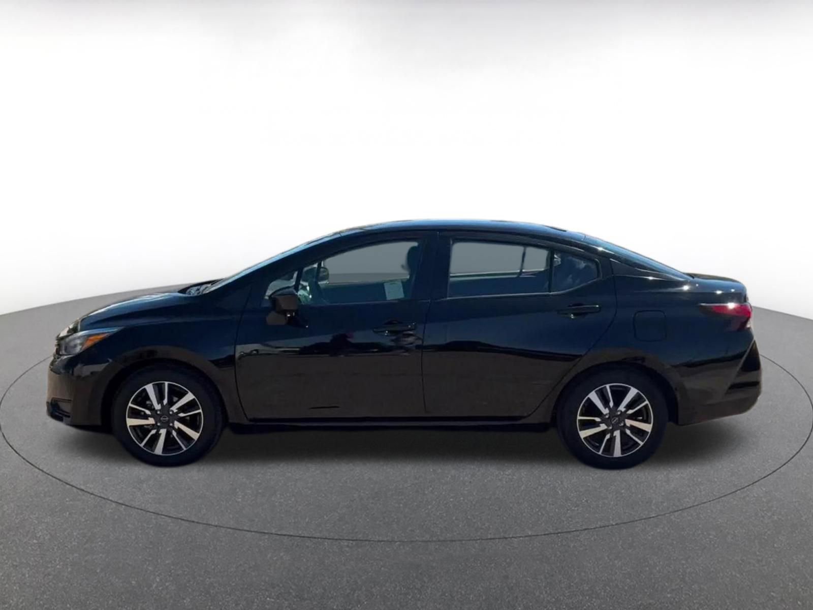 Used 2025 Nissan Versa SV FWD image 9