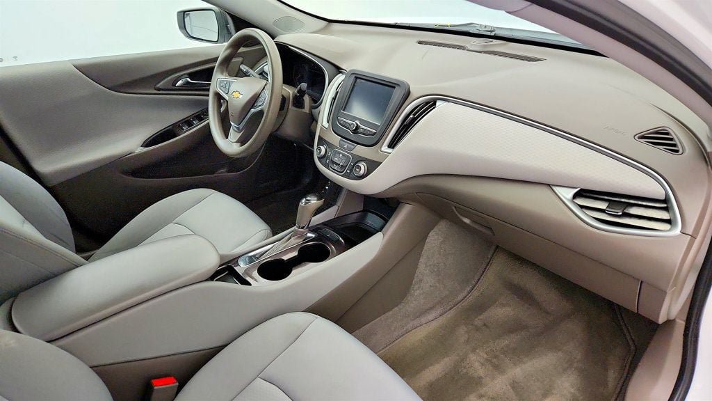 Used 2018 Chevrolet Malibu LS FWD image 23
