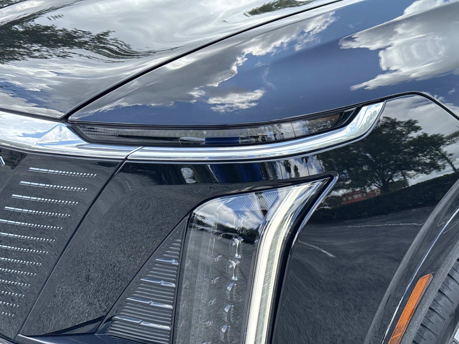 Certified 2026 Cadillac Vistiq Luxury AWD/4WD image 9