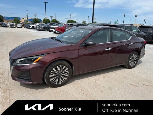 Used 2025 Nissan Altima 2.5 SV FWD image 1