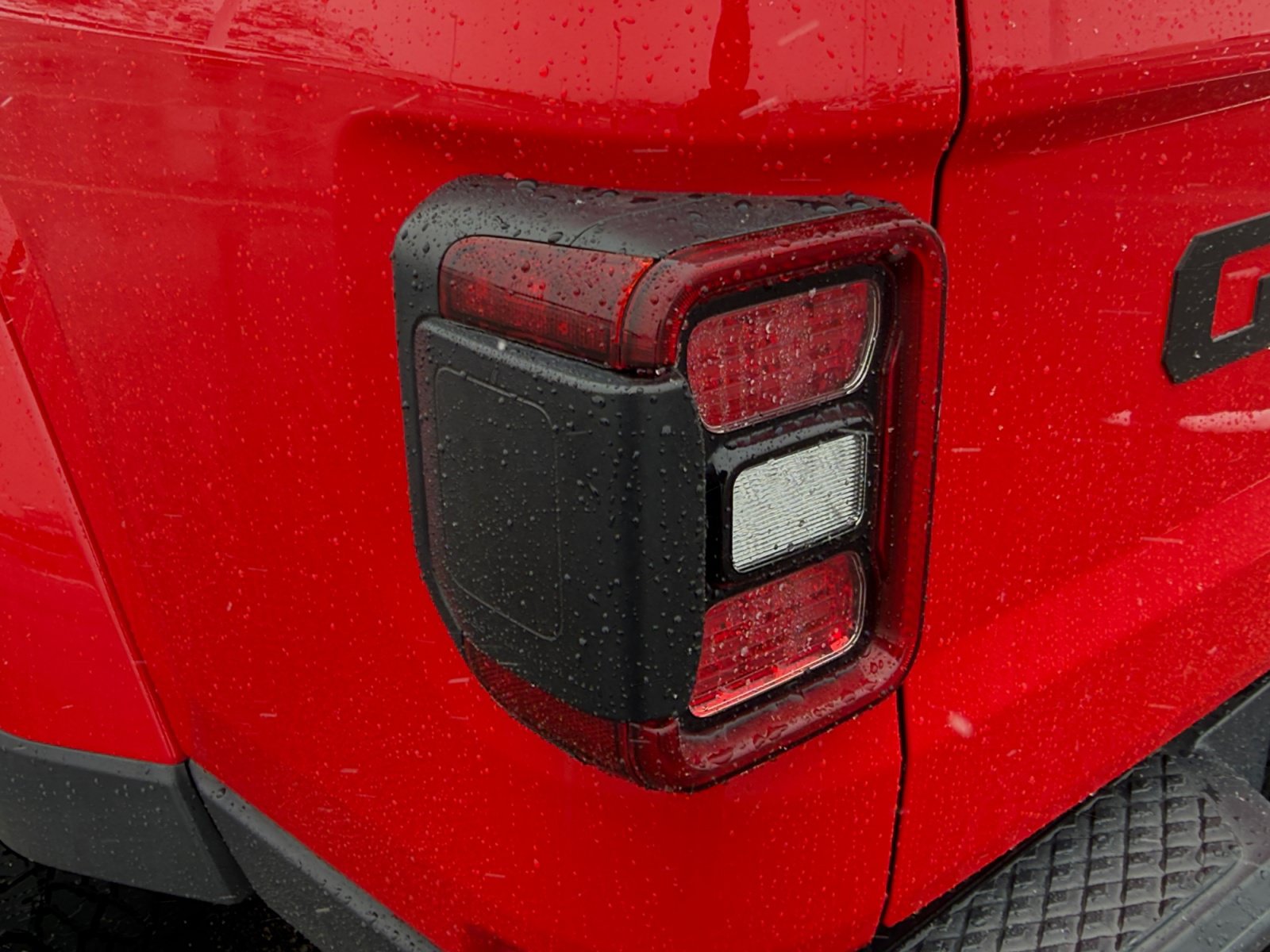 Used 2020 Jeep Gladiator Overland AWD/4WD image 13