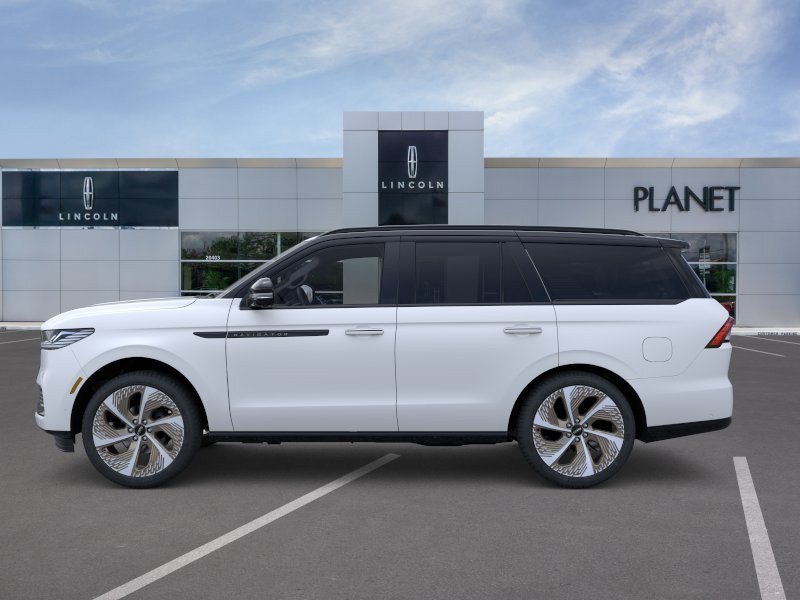 New 2026 Lincoln Navigator Black Label w/ Black Label Special Edition AWD/4WD image 3