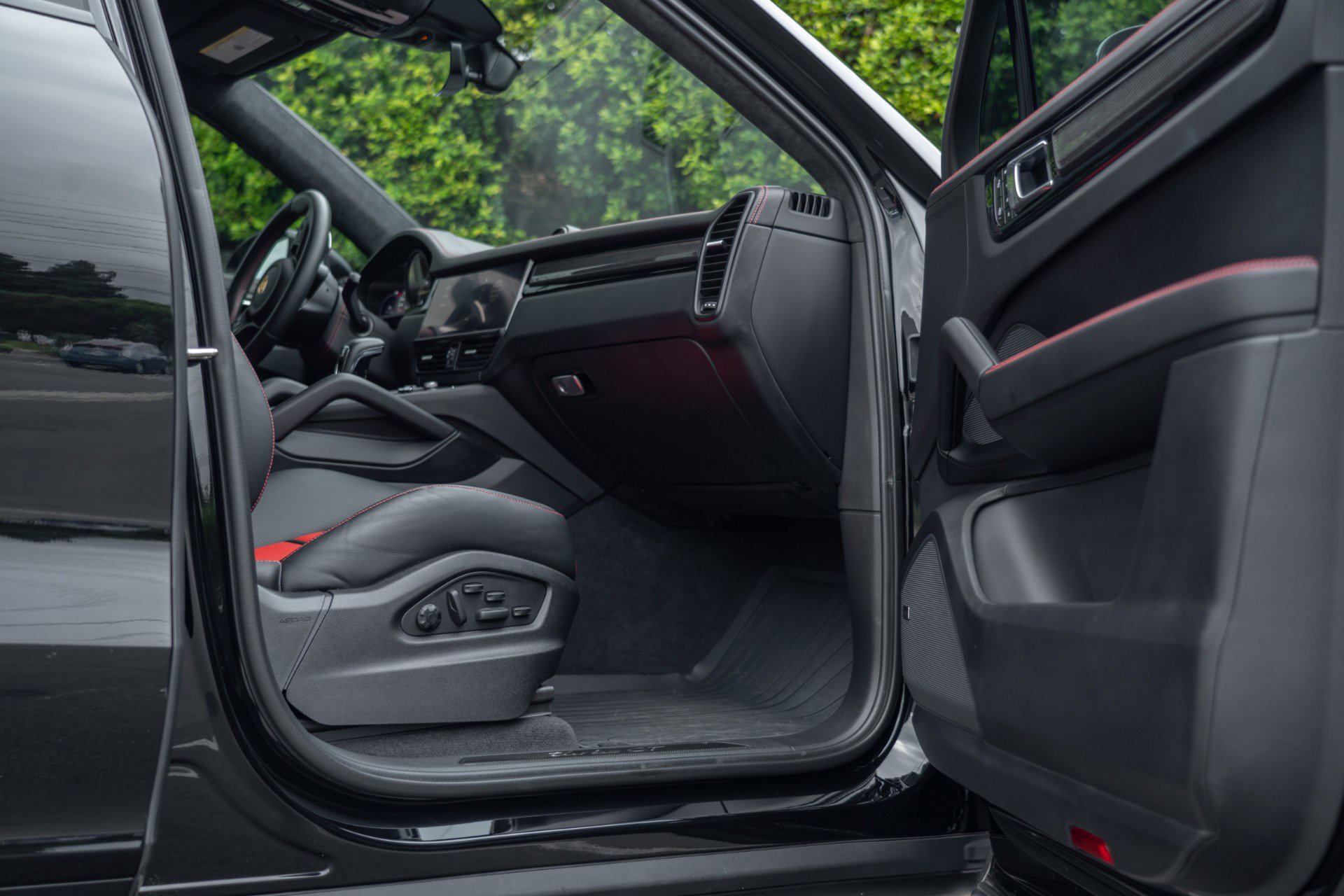 Used 2023 Porsche Cayenne Turbo GT image 41