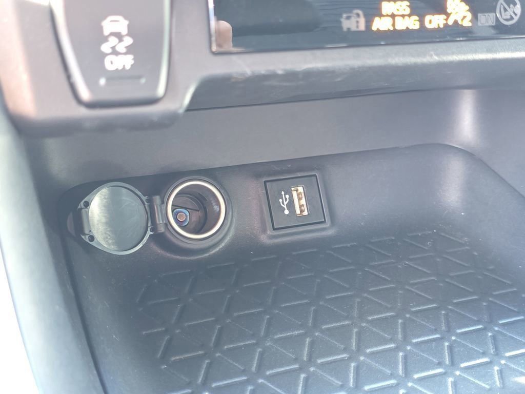 Used 2023 Toyota RAV4 SE image 29