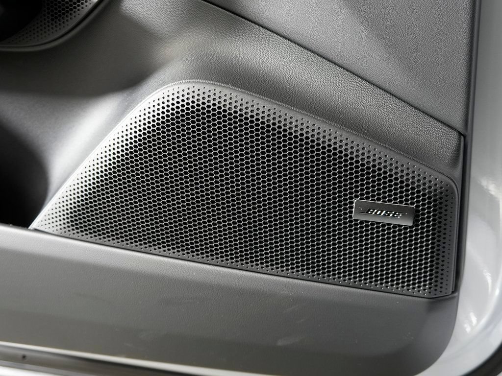 Certified 2026 Porsche Macan 4 Electric AWD/4WD image 17