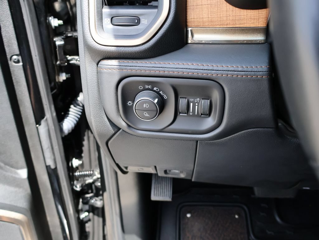Used 2022 RAM 3500 Limited AWD/4WD image 40