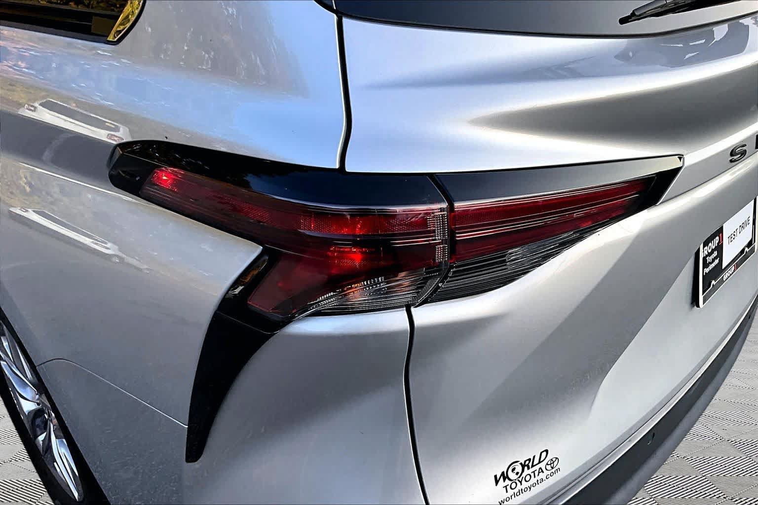 Certified 2023 Toyota Sienna XLE FWD image 29