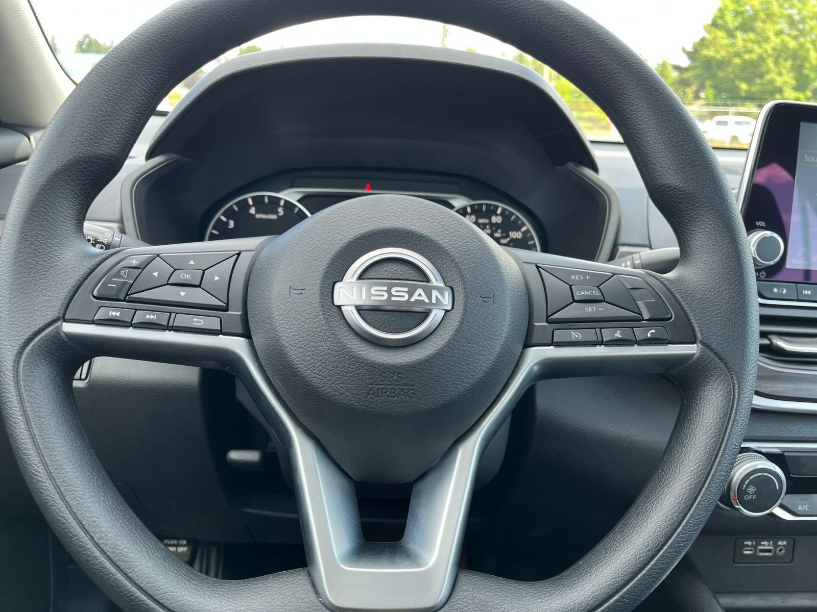 Used 2025 Nissan Altima 2.5 SV FWD image 24