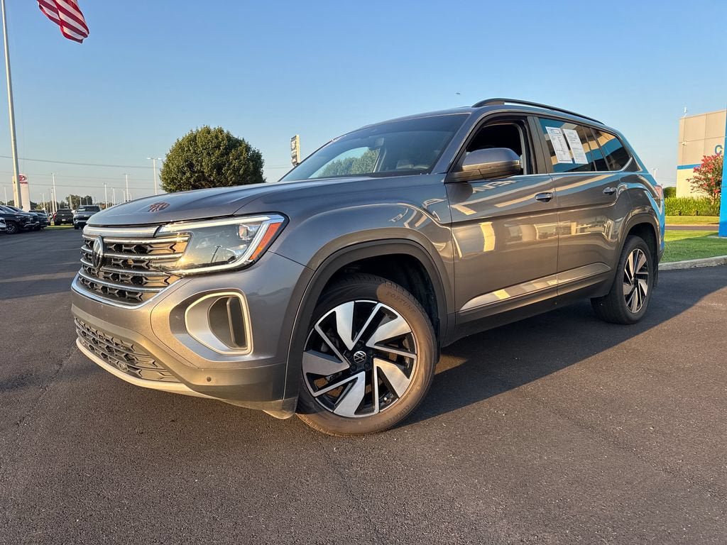 Used 2024 Volkswagen Atlas SE w/ Black Wheel Package