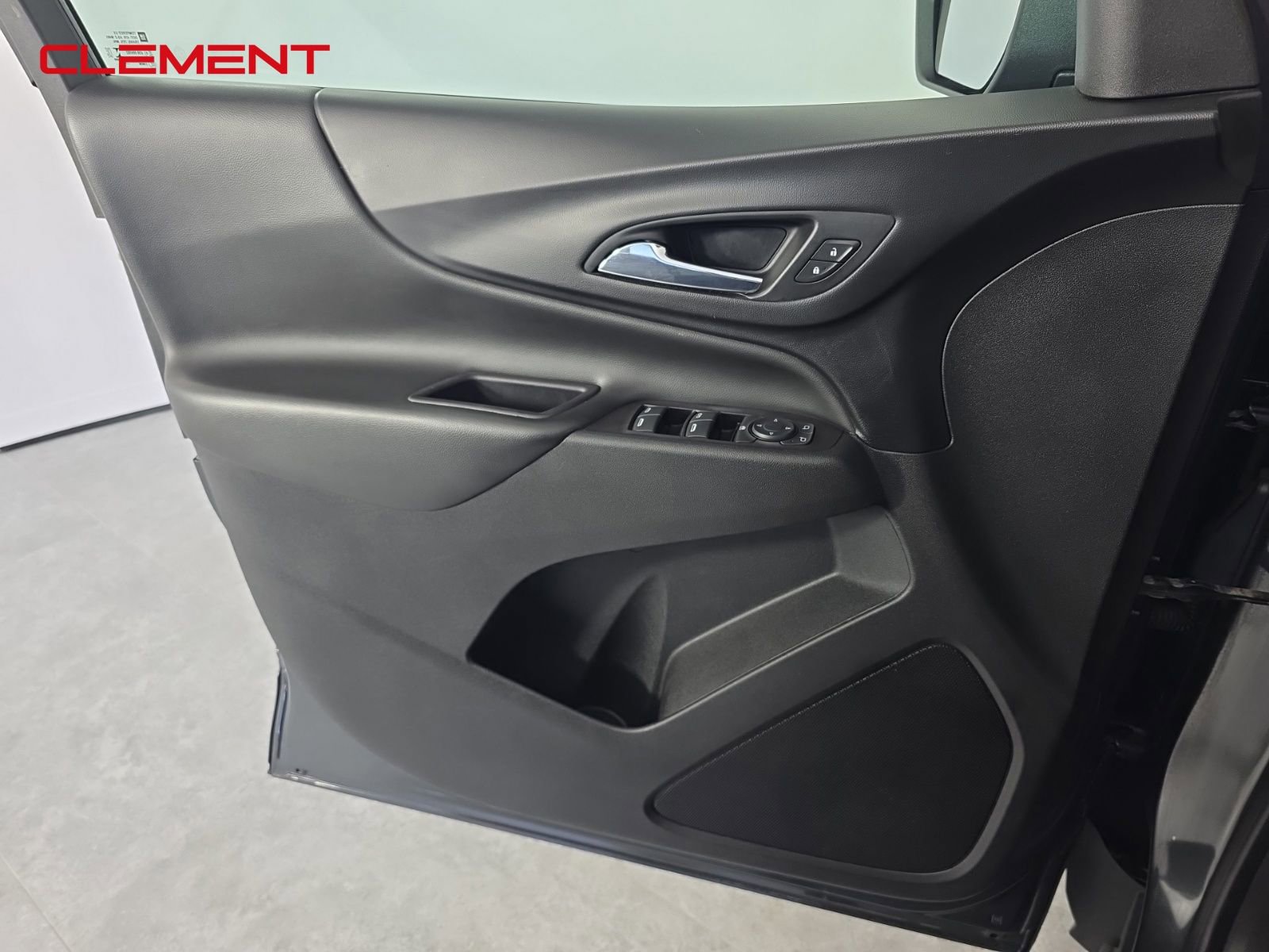 Used 2021 Chevrolet Equinox LT image 23