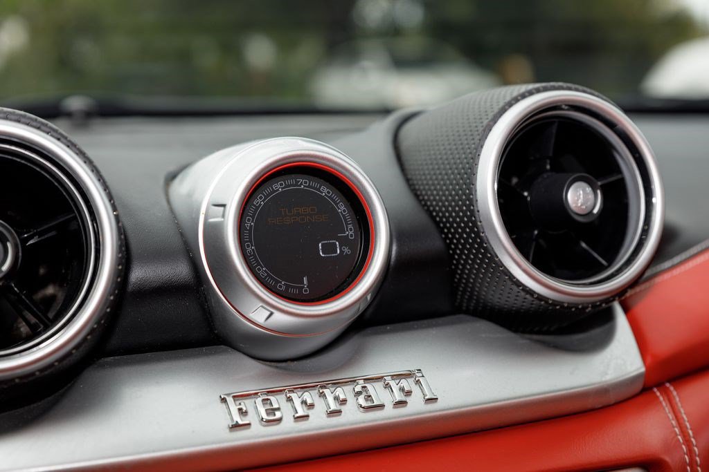 Used 2017 Ferrari California T RWD image 34