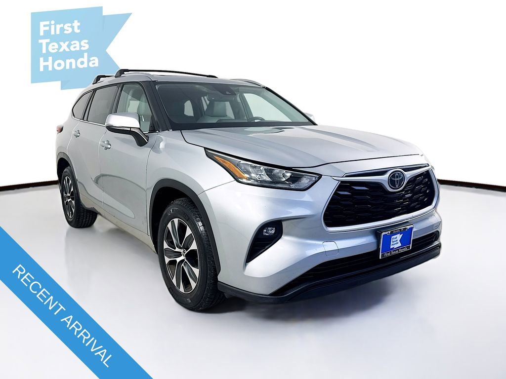 Used 2020 Toyota Highlander XLE FWD image 1