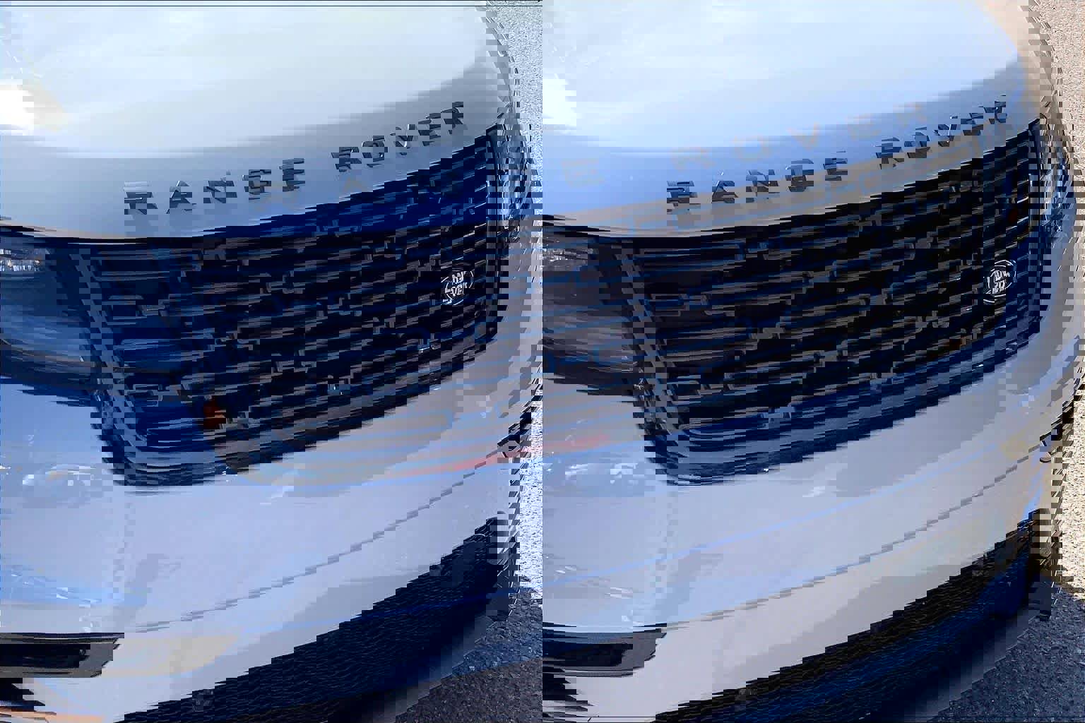 Certified 2025 Land Rover Range Rover Velar Dynamic SE image 27